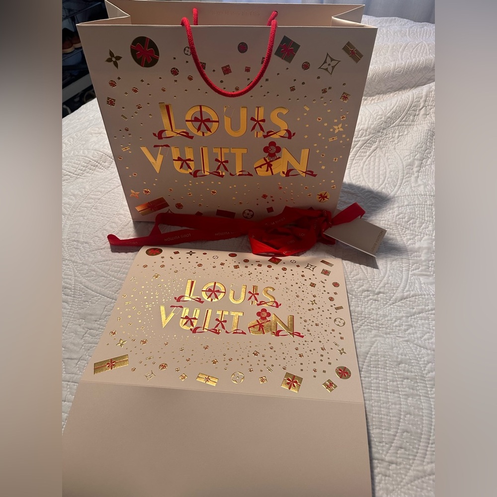 Beautiful Louis Vuitton Christmas wrapping/gift bag.